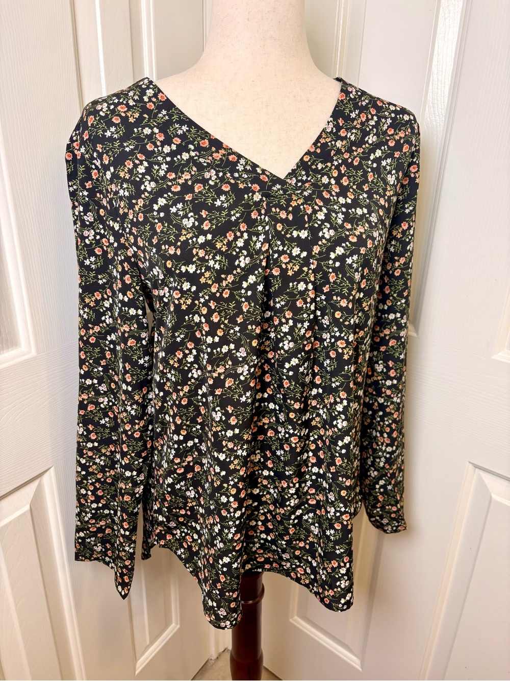 Youtalia Black Floral Long Sleeve Blouse Feminine Work Everyday Top NWT Medium